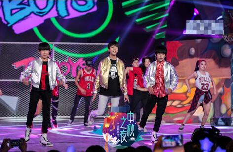 ����С����ѹ��ƴ���� ����TFBOYSæ����˿