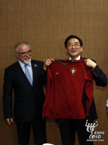 ��ϯ���߽�һ������������������C�����ɶ����ױ�ǩ�����������͸��й�����
