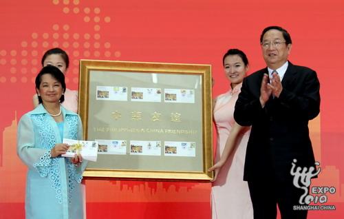 ����Լ����������ͬΪ���зƽ���35���ꡱ������Ļ